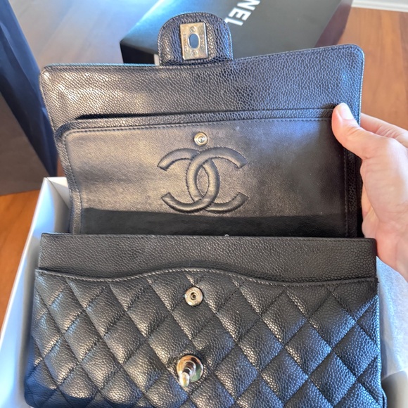 CHANEL - Classic Medium Flap, Caviar Black Leather, Silver Hardware, Full Set - Picture 5 of 16